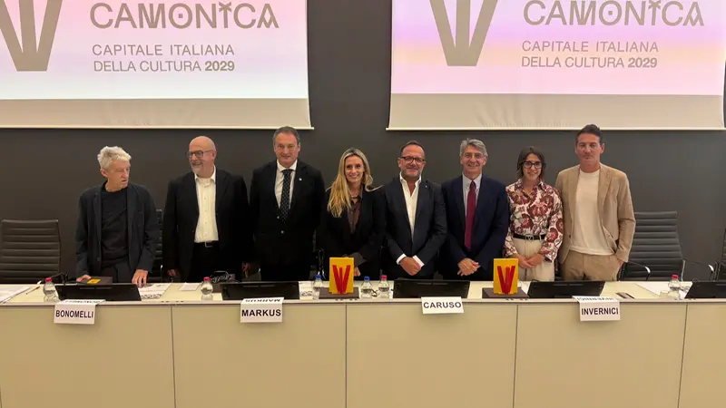 La presentazione della candidatura a Milano - © www.giornaledibrescia.it