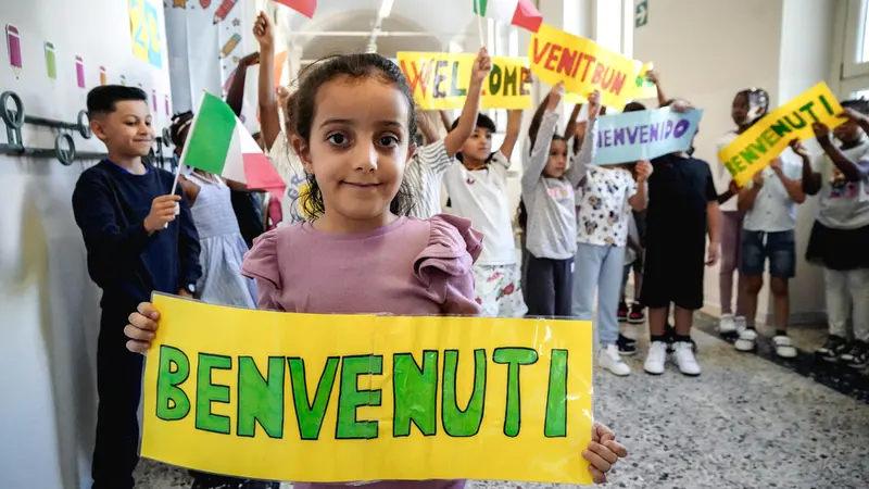 Primo giorno di scuola per moltissimi studenti - Foto Ansa/Tino Romano © www.giornaledibrescia.it