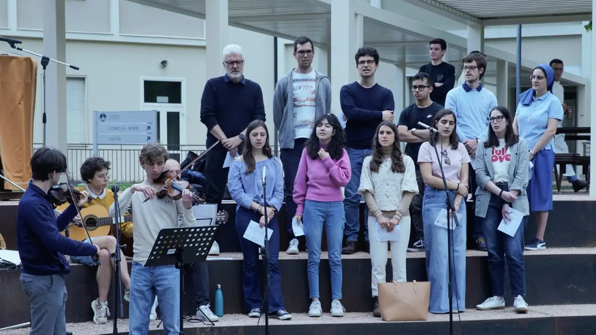 Un'esibizione di giovani musicisti e cantori della Cattolica