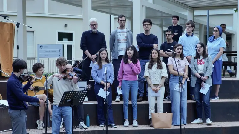 Un'esibizione di giovani musicisti e cantori della Cattolica