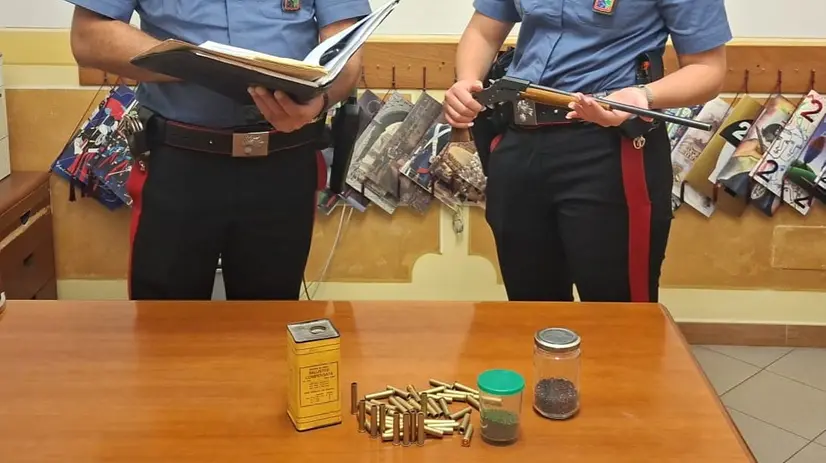 L'arma sequestrata al 68enne - Foto Carabinieri © www.giornaledibrescia.it