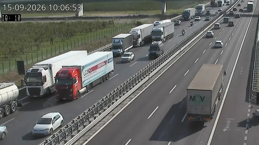 La coda in autostrada A4 dalla webcam