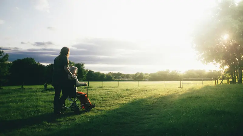 Il caregiver familiare si prende cura di familiari non autosufficienti