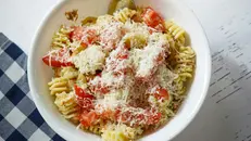 Le indagini si concentrano sul pasto del venerdì: il primo era una pasta al pomodoro