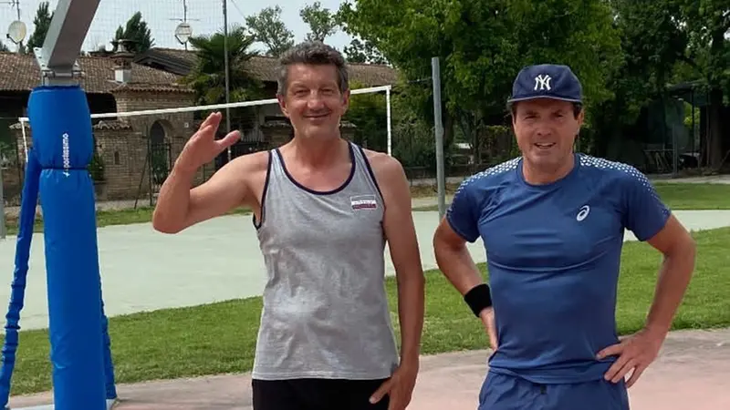 I due amici al campetto da basket: da sinistra Enzo e Titta