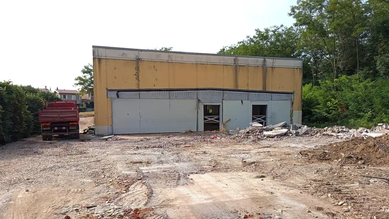 Il cantiere alla palestra di Clusane