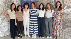 Orietta Filippini (terza da sinistra) con il team al femminile della Fondazione