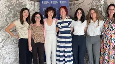 Orietta Filippini (terza da sinistra) con il team al femminile della Fondazione