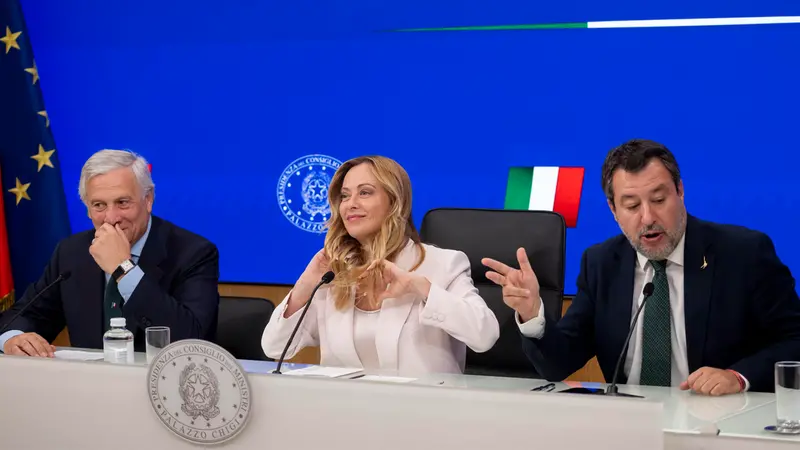 Tajani, Meloni e Salvini durante la conferenza stampa - Foto Ansa © www.giornaledibrescia.it