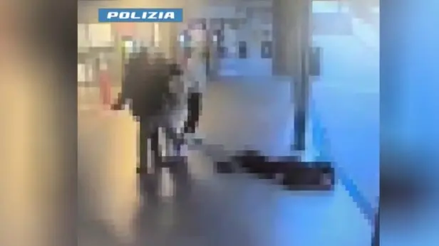 Il frame del video di una delle rapine del branco