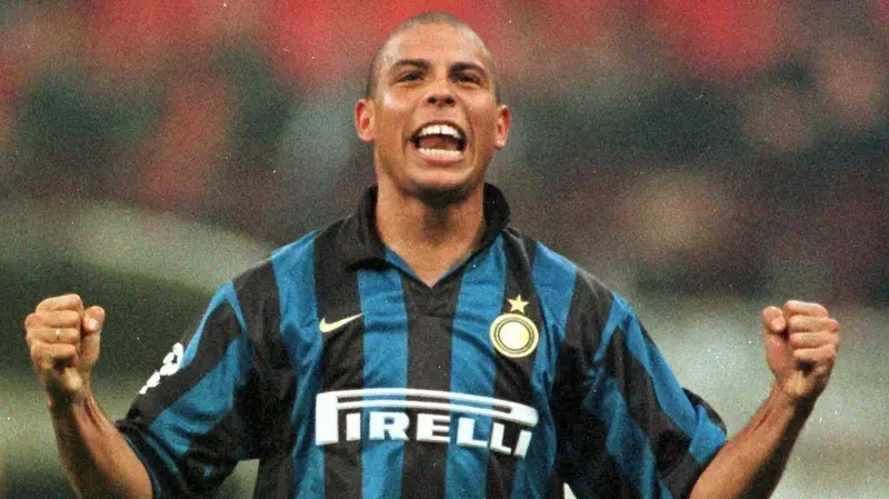 Ronaldo con la maglia dell'Inter