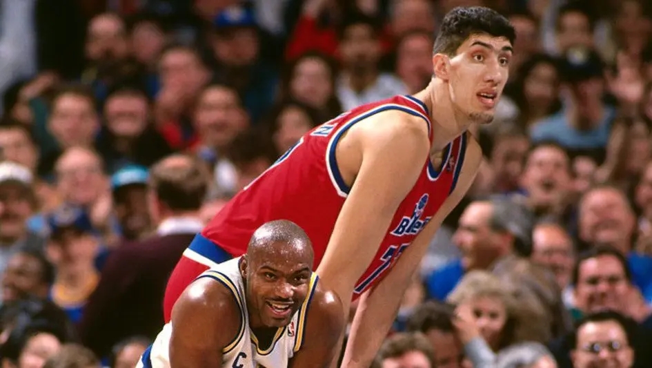Gheorghe Mureșan e Tim Hardaway