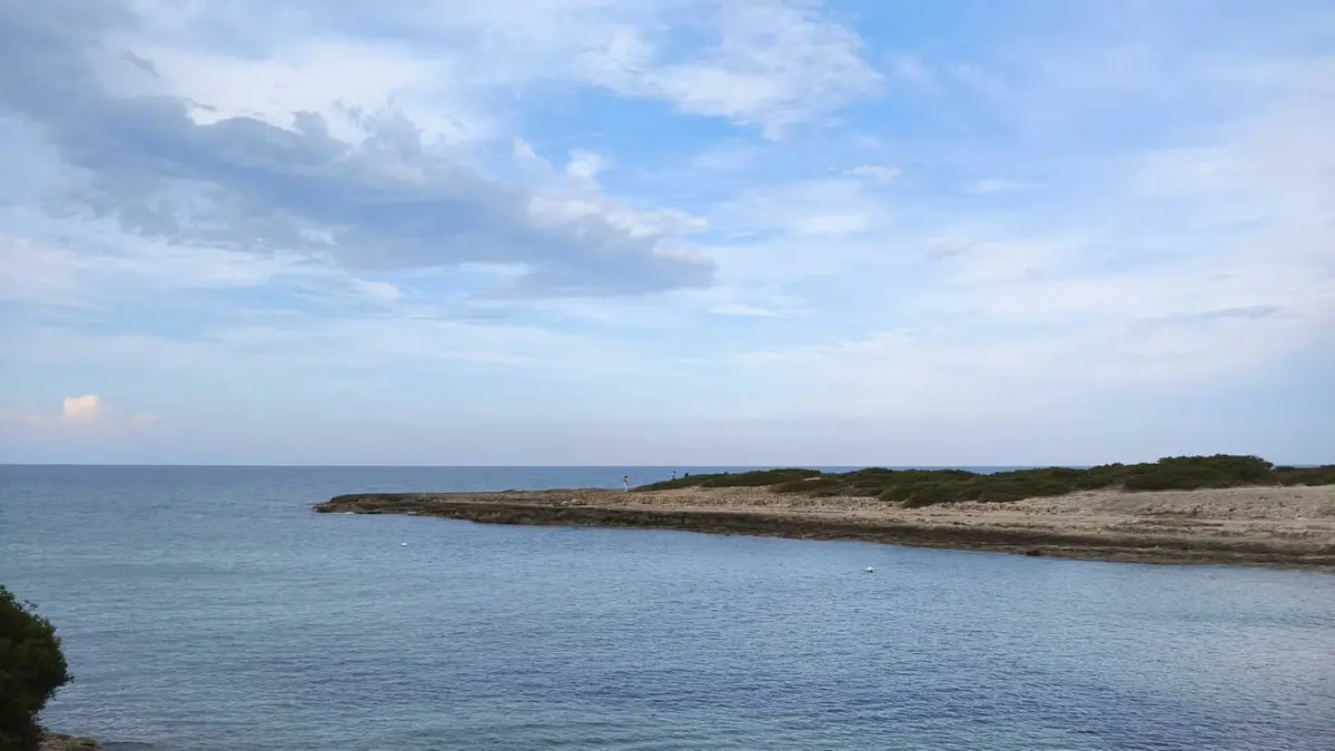 A pesca sugli scogli, uomo muore colpito da un fulmine nel Brindisino
