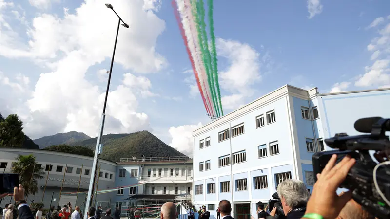 Le frecce tricolori a Gardone Val Trompia per i 500 anni di Beretta - Foto New Reporter Nicoli © www.giornaledibrescia.it