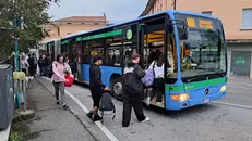Salire sul bus non sempre è una cosa facile per gli studenti  © www.giornaledibrescia.it