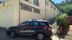 I carabinieri sul luogo dell'omicidio - Foto Ansa © www.giornaledibrescia.it