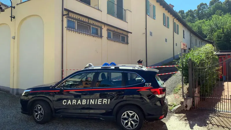 I carabinieri sul luogo dell'omicidio - Foto Ansa © www.giornaledibrescia.it