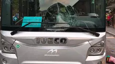 L'autobus che ha investito il 12enne - © www.giornaledibrescia.it