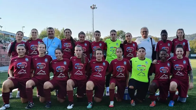 Giocatrici, allenatori e dirigenti del Wst Brescia, impegnato nel campionato di Eccellenza femminile