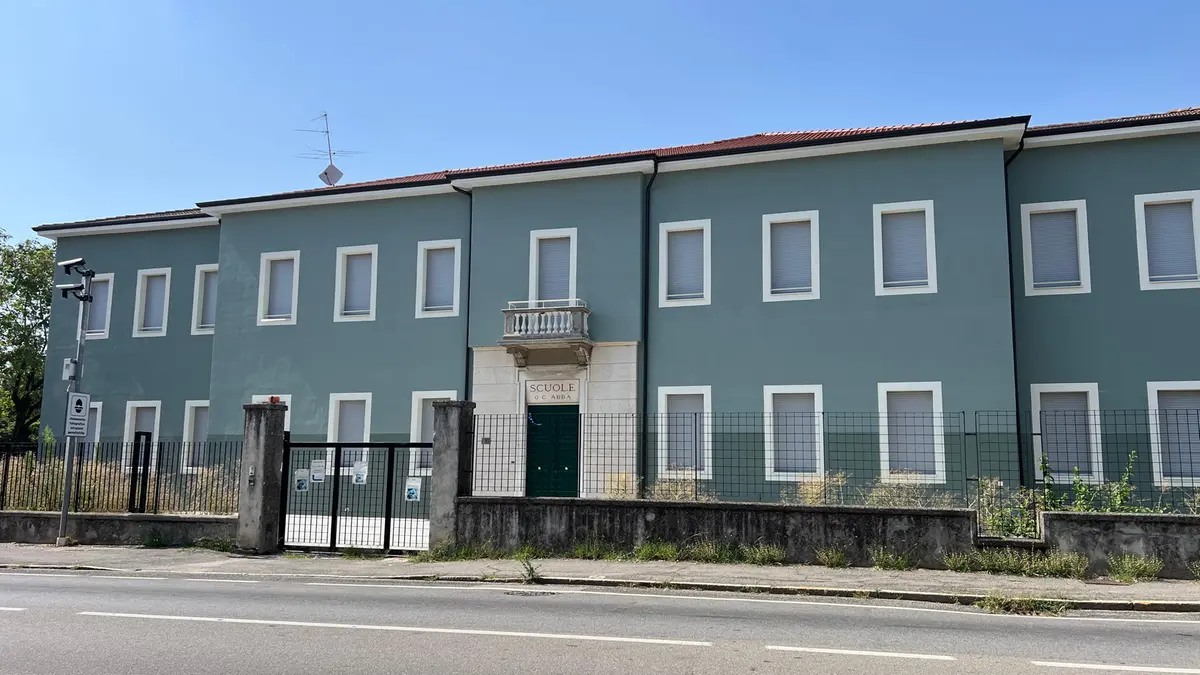 L'ala recentemente ristrutturata della scuola di Molinetto