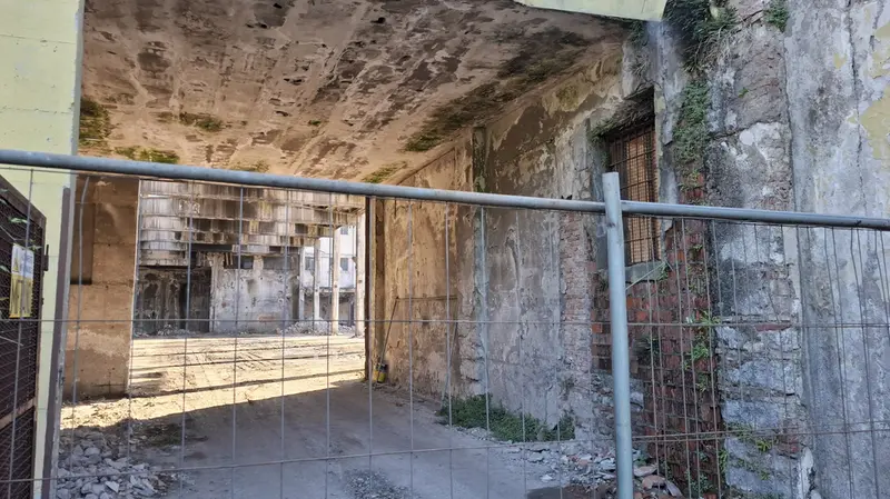 Iniziati i lavori di demolizione dello stabilimento industriale