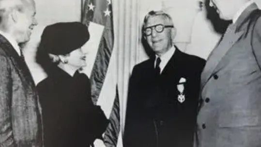 John Herz con la moglie Fannie ospite del Dipartimento della difesa americano nel 1947