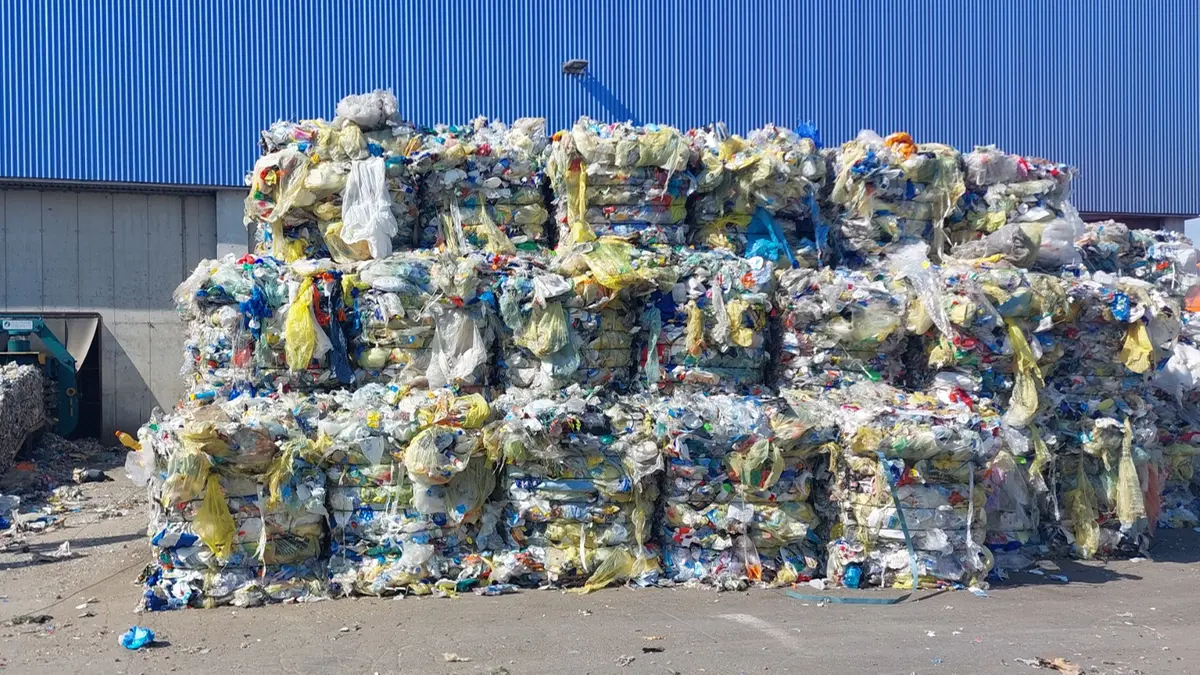 La plastica raccolta a Muggiano - Foto Ufficio stampa A2A