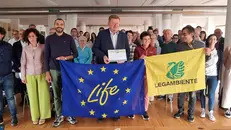 Silvano Brescianini con l'attestato di Legambiente