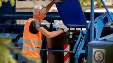 Un operatore di Aprica al lavoro