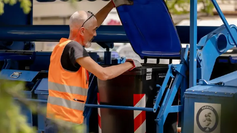 Un operatore di Aprica al lavoro