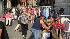 Una delle precedenti edizioni dello svuota cantine in Carmine- Foto Facebook CarminiAmo