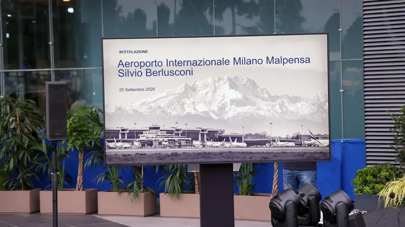 Ora l'aeroporto di Milano Malpensa è ufficialmente il Silvio Berlusconi - Foto Ansa © www.giornaledibrescia.it