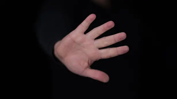 Il padre era vessato dal figlio