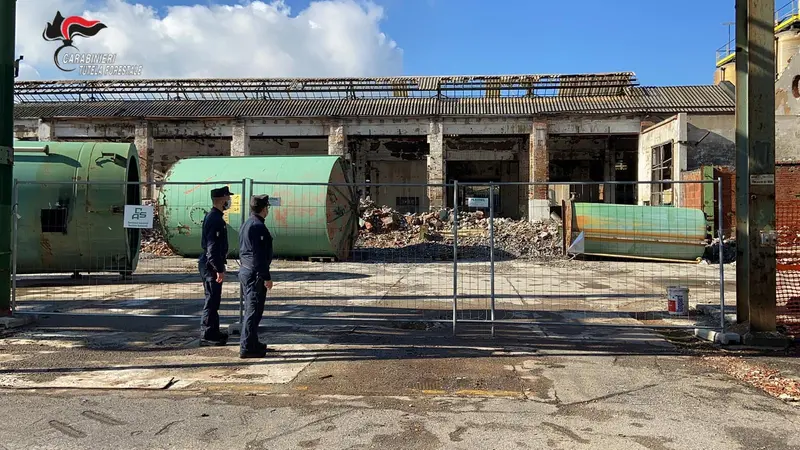 Uno scorcio della vecchia Caffaro Chimica di via Milano - Foto d'archivio