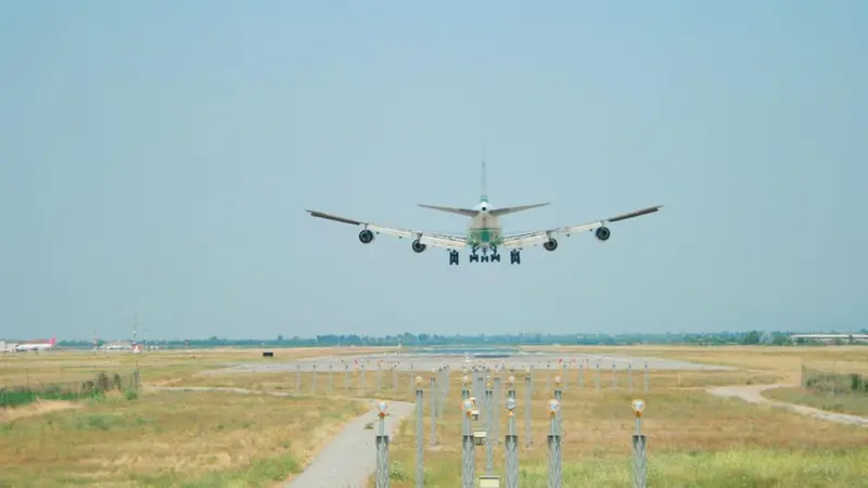 Un aereo all'aeroporto di Montichiari - © www.giornaledibrescia.it