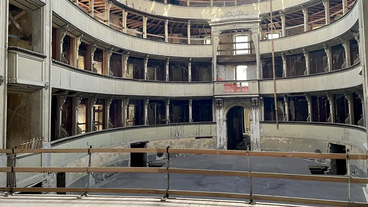 Il cantiere dello storico teatro comunale di Salò
