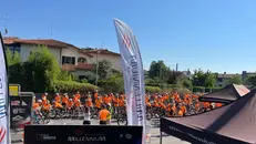 I partecipanti vestiti di arancione