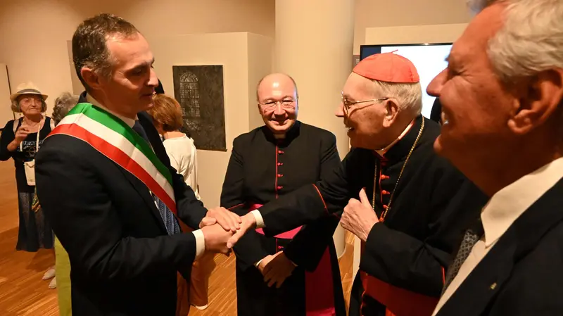 Il sindaco di Concesio Agostino Damiolini, il parroco mons. Pietro Chiappa e il cardinale Re