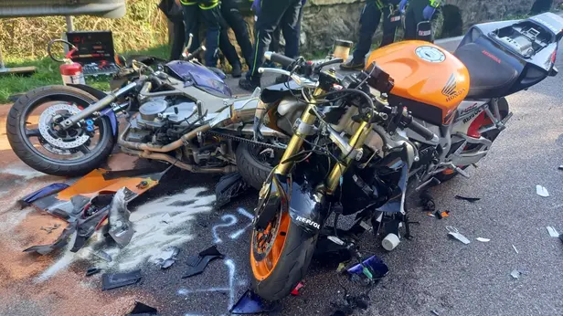 Le moto coinvolte nell'incidente frontale ad Anfo
