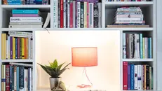 Una libreria in una casa