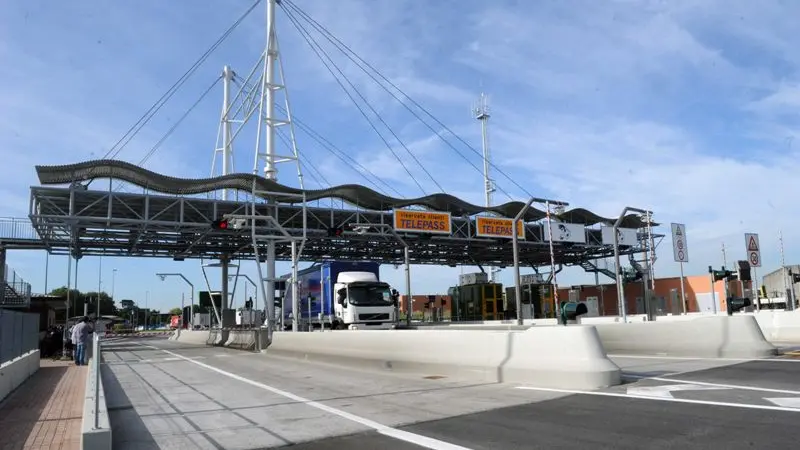 Per chi prende l'autostrada per lavoro, al carburante si aggiunge anche il costo del pedaggio