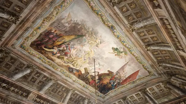 I lavori di restauro nella Sala Manfredini di Palazzo Averoldi