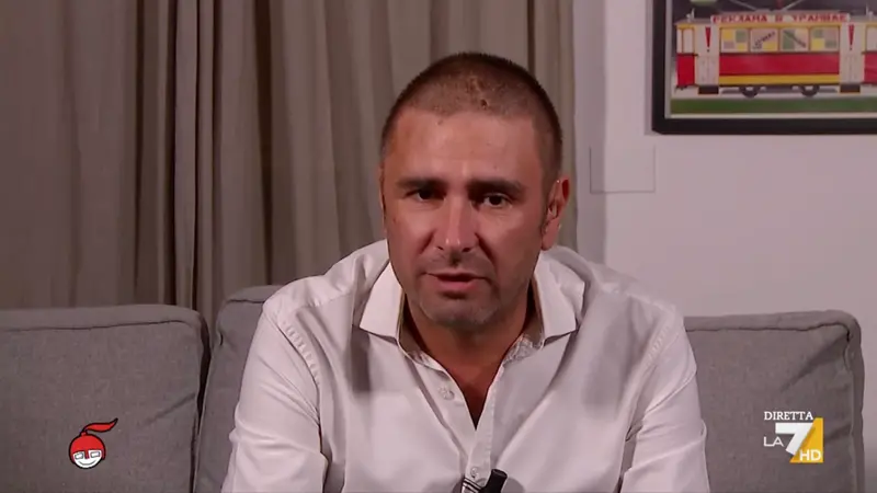 Di Battista in collegamento con la trasmissione Di Martedì