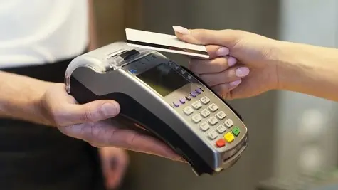 Un pagamento con il bancomat