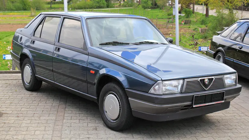 Un'Alfa Romeo 75 - Foto Wikipedia