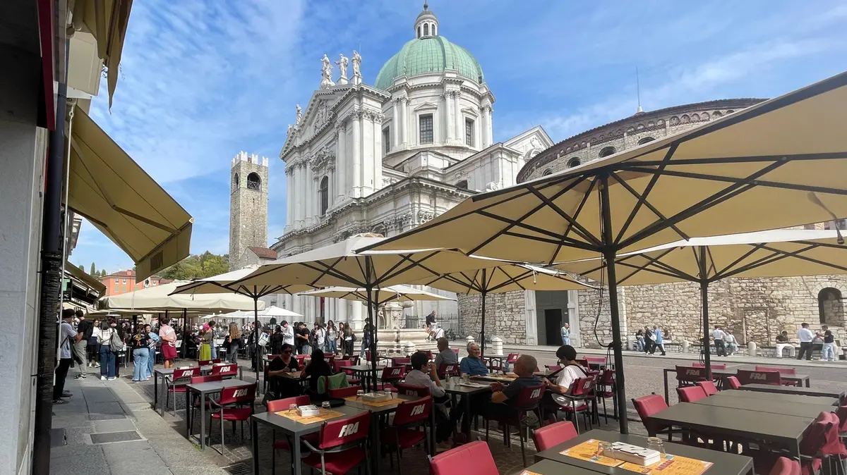 Alcuni locali in piazza Duomo