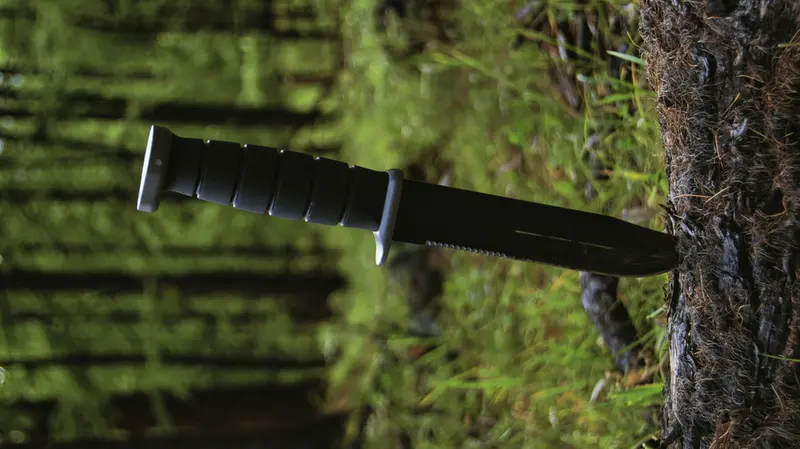 Un coltello militare dello stesso tipo di quello utilizzato per il sequestro