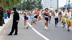 La maratona all'indietro di Xu Zhenjun - Guinness World Records