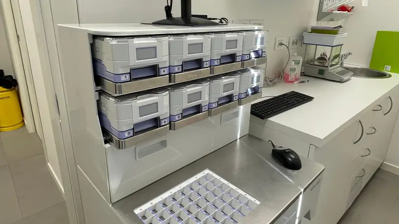 La macchina per il deblistering della farmacia Salus di Mompiano