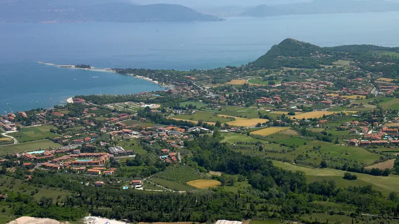 Una veduta di Manerba